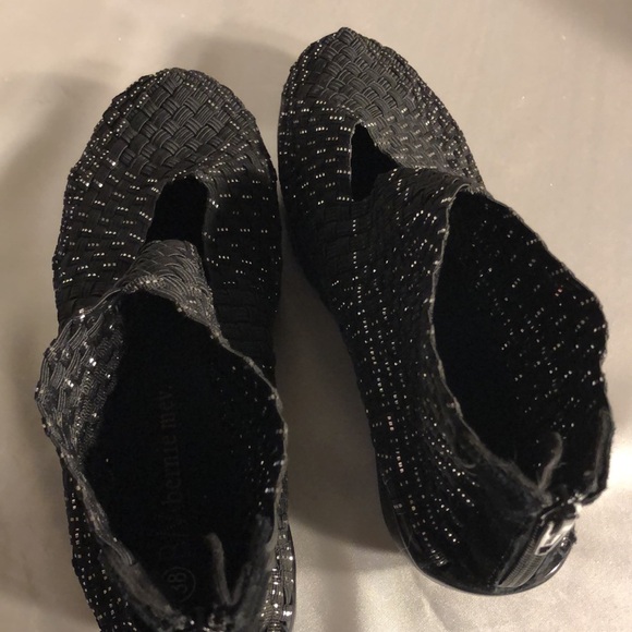 Bernie Mev Wedge Sandals Size 38 Black and Silver Woven Shoe Womens - Picture 6 of 13